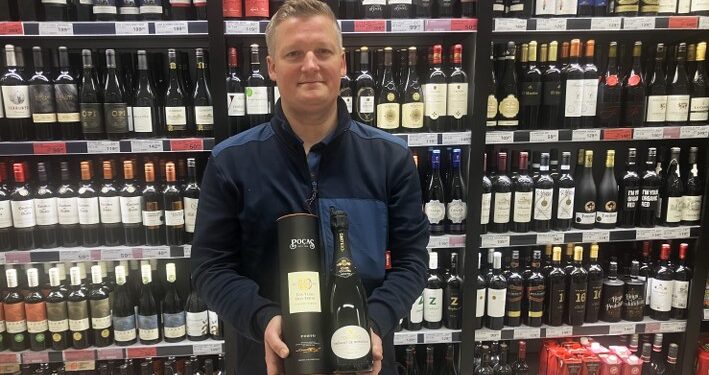 Jacob Holm har været uddeler i Dagli'Brugsen i Bindslev siden november 2021 i en næsten ny butik. Foto: Palle W. Nielsen