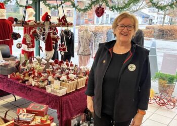 Jette Videnkjær her fotograferet for snart et år siden i Dansk Folkehjælps genbrugsbutik i Hjørring, håber på fortsat opbakning og støtte. Arkivfoto: Palle W. Nielsen