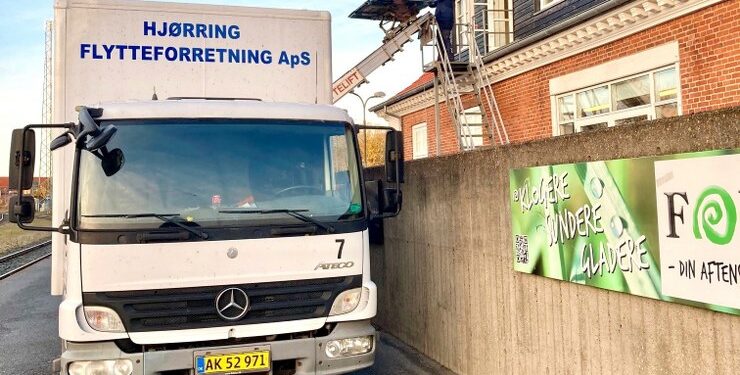 Alt liftes lige ud af døren til brandtrappen fra FOF Vendsyssels gamle adresse. Privatfoto