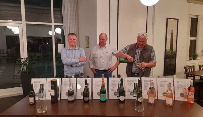 Dagli'Brugsen i Bindslev havde mange spændende vine med til Tversted. Privatfoto