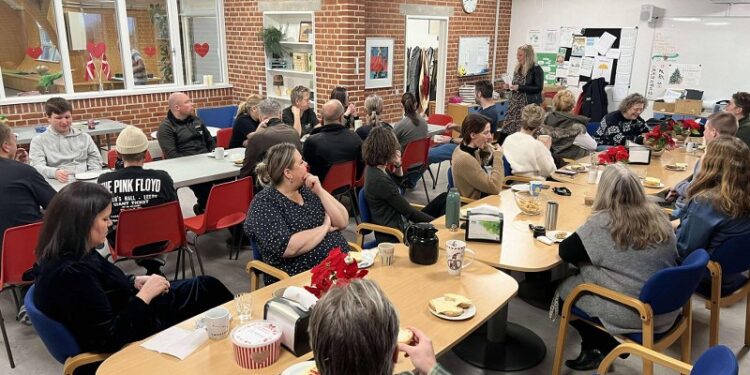 Leder Trine Ihlow takkede på vegne af Hjørringskolen for den gode modtagelse og et gnidninghsfrit ophold på Bindslev Skole. Foto: Niels Skipper.