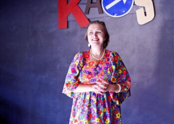 Ellen Raunsmed hos Kaosfabrikken. Foto: VisitNordvestkysten.