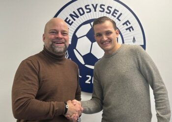 Lars Glinvad fra Vendsyssel FF og salgsansvarlig Frederik Heden Thomsen fra Podi. Foto: Podi.