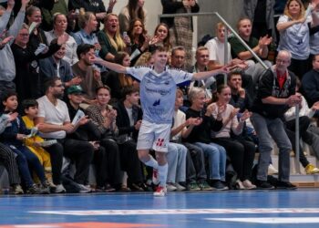 Gustav Svaneborg med armene i vejret efter at være blevet firedobbelt målscorer mod Europa FC fra Gibraltar i sommerens CL Kval. Foto: Jacob Strandeng.