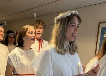 Julemarkedets grønne fokus blev i 2024 suppleret med flotte musikalske indslag ved skolens musikelever. Blandt andet luciaoptog og koncerter med strygeorkester og bigband. Foto: STX.