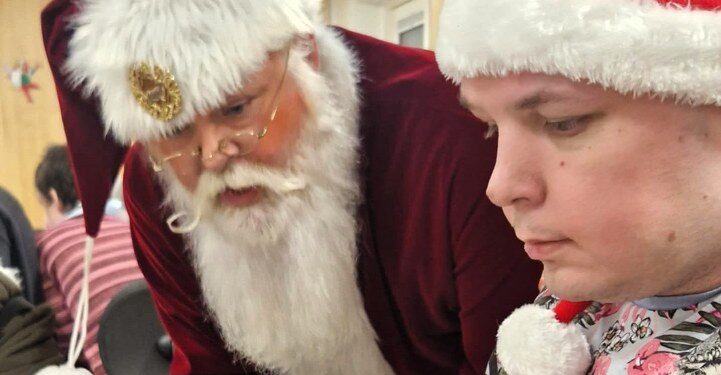 Julemanden og Dennis. Foto: Privat.