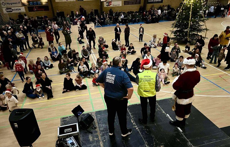 Juletraesfest 3 800x600 e1733584481100