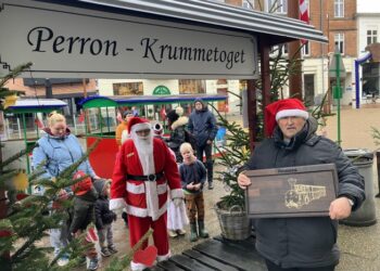 Peter havde lavet en flot julegave til Krumme Julemand. Foto Palle W. Nielsen