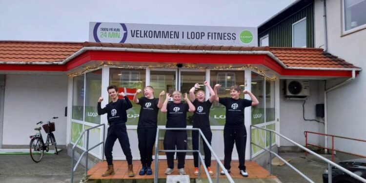 Eleverne foran LOOP i Hirtshals.