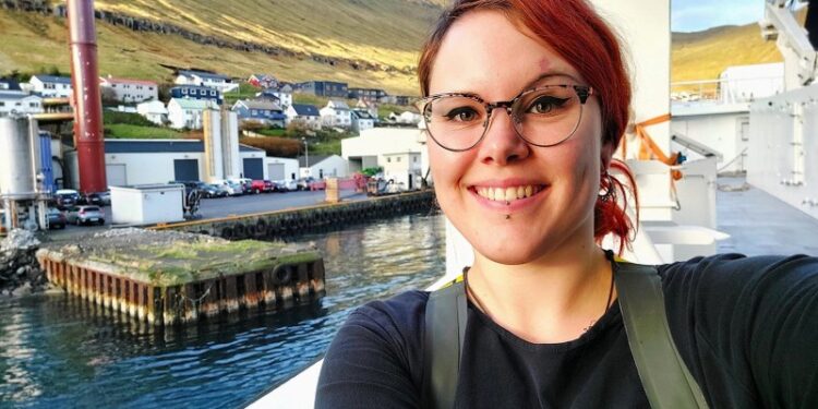 Margit Hindholm ombord på Asbjørn HG 265. Foto: Privat.