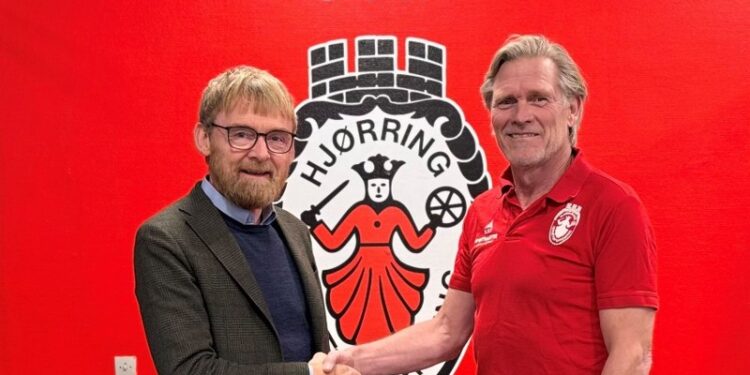 Formand Bo Jeppesen fra HI og Mogens Krogh. Foto: HI.