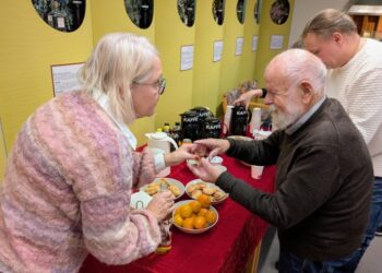 Der smages på julebjesk ved et tidligere arrangement på Hirtshals Museum. Foto: Arkiv.