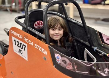 Rosa Steen skal selv styre speeder og bremse, når hun kører bilen.
Foto: Caroline Hyldig Larsen / TV2 Nord.