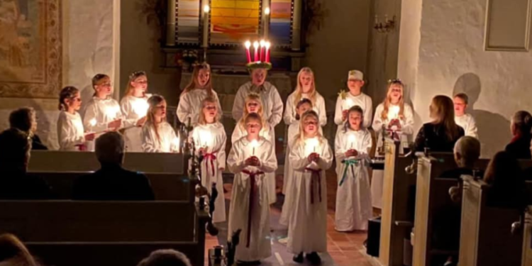 Luciaoptog og julesange i Bindslev Kirke. Privat arkivfoto.