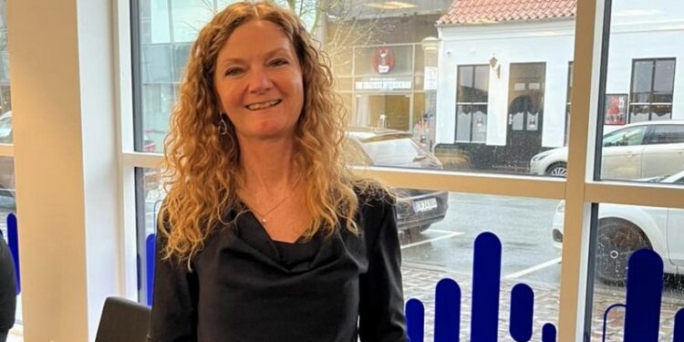 Den altid smilende og positive Betina D. Jensen tog fredag imod gæster hos Nordea. Foto: HH.