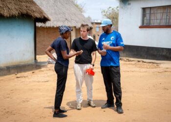 Søndag den 9. marts går tusindvis af indsamlere på gaden i Folkekirkens Nødhjælps Sogneindsamling, der i år fokuserer blandt andet på Gaza, Ukraine og Zimbabwe. Pressefoto