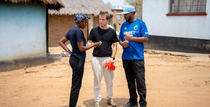 Søndag den 9. marts går tusindvis af indsamlere på gaden i Folkekirkens Nødhjælps Sogneindsamling, der i år fokuserer blandt andet på Gaza, Ukraine og Zimbabwe. Pressefoto