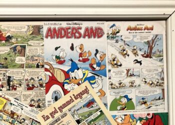 Hos spisestedet Café Kork & Kød i Hirtshals er en del af udsmykningen en stor samling Anders And udklip. Foto: Palle W. Nielsen