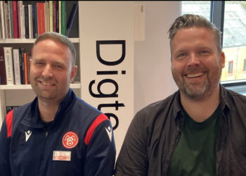 Lars Simonsen er initiativtager og illustrator er Kim Larsen. Goto: HB.