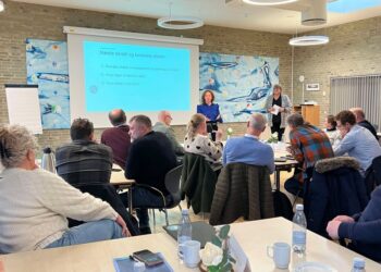 Konsulent Juliane Christiansen (tv) og skolechef Anette Nedermark.