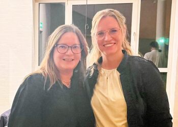 Lone Olsen sammen med økonomiminister Stephanie Lose. Foto: Privat.