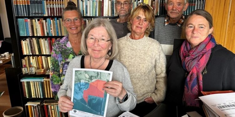 Den lokale modstandsgruppe, der vil forhindre udvidelser af et biogasanlæg ved Rakkeby. Foto: TV2 Nord.