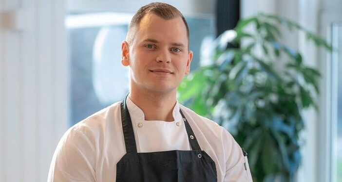 Niclas Ettrup Hansen har tidligere også været souschef på Restaurant Fyrklit ved Hirtshals, køkkenchef på den danske ambassade i Berlin og køkkenchef på Vrå Slotshotel. Pressefoto