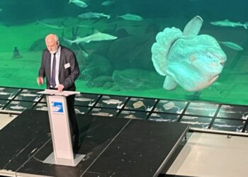 Formanden for Erhverv Hjørring, A. Neil Jacobsen, bød velkommen på Nordsøen Oceanarium. Foto: Niels Chr. Jakobsen.