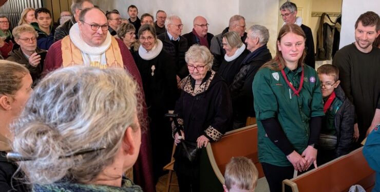 Gudstjenesten blev indledt med procession med biskop, provst og De fem Kirkers præster.