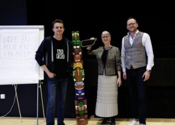 Takket være et sponsorat fra Erhverv Hjørring hørte afgangseleverne på Hjørring Gymnasium et underholdende og sjovt foredrag om adfærd og samarbejde. Foto: STX.