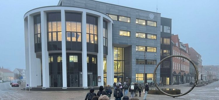 Rådhuset på Springvandspladsen i Hjørring. Foto (arkiv): Niels Skipper.