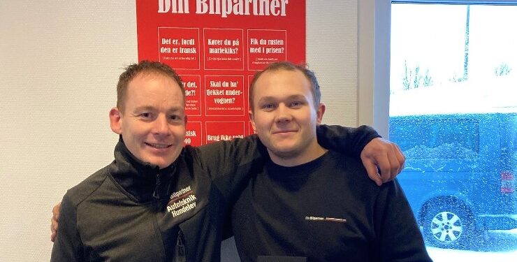 Mester Esben er stolt af svenden Christoffer. Privatfoto