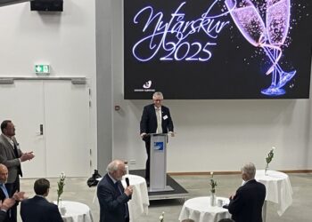 Borgmester Søren Smalbro bydes velkommen i Nordsøen Forskerparks nye atrium. Foto: Palle W. Nielsen