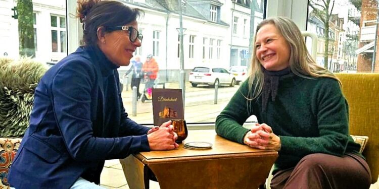 Birgitte Mesmann Nielsen tog imod  Bolette Falbe-Hansen på Hotel Phønix. Foto: Privat.