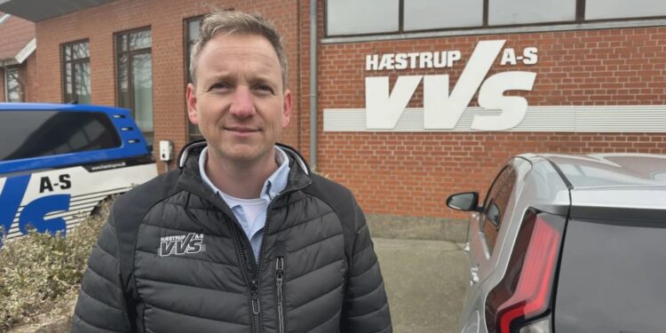 Henrik Højmark Hansen er indehaver af Hæstrup VVS. Foto: TV2 Nord.