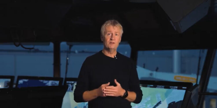 Kasrten Mølgaard ses her om bord på HG 333 Isafold. Foto: Arkiv.