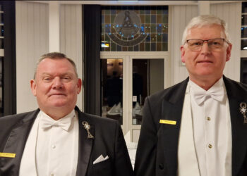 Afgående Logemester Henrik Simoni Larsen (tv) og tiltrædende Logemester Anders Sigersen (th).