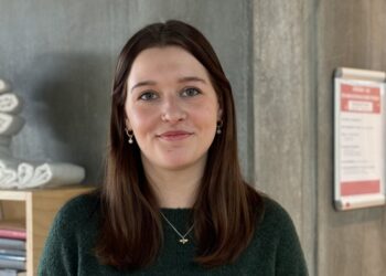 Erhvervspraktikanten Kaia skal følge Faderen. Foto: Vendsyssel Teater.