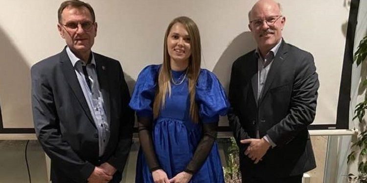 Her ses Louise Frilev mellem Michael Engbjerg og Lars Peter Høgh, som alle tre var kandidater ved KV25 for Venstre i Hirtshals. Foto: Privat.