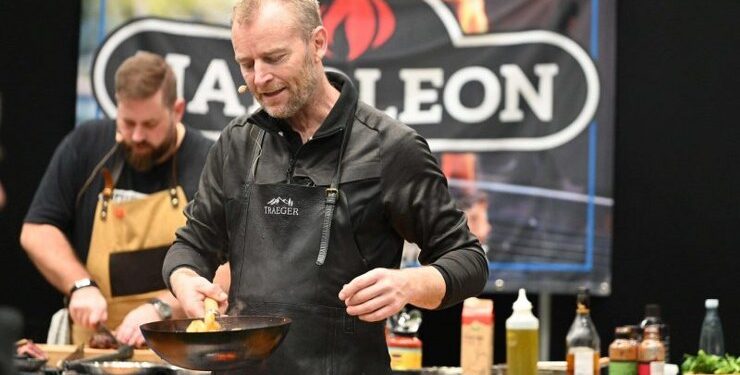 Martin ”Myggens” Mygdam ejer det populære sted, og Mr. DM i Grill ved noget om det, han laver. Pressefoto