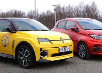 5 år mellem disse to modeller… ikke desto mindre er den nyeste billigst… Foto: Elling.