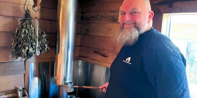 Jens Bach er ildsjælen bag Nór Saunafestival hos firmaet Sauna & Sønner. Foto: Privat.