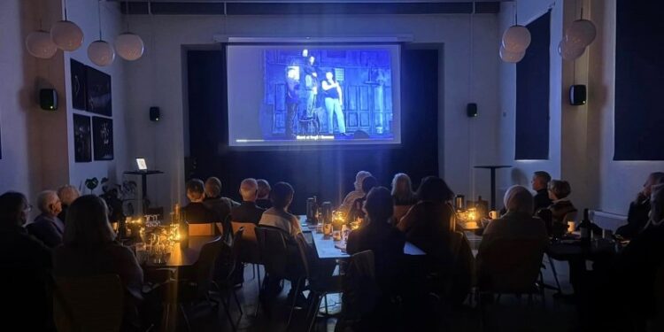 Filmforevisning i Sømandskirken. Foto: Hirtshals Operafestival.