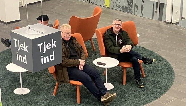 Flemming og Ole fra Tversted tjekkede tidligt ind på rådhuset i Hjørring. Foto: Palle W. Nielsen