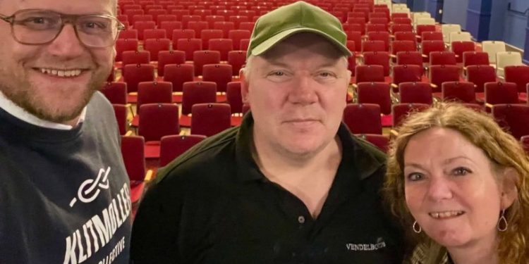 Daglig leder Jimmy Møller ses her flankeret af dirketør Michael Vendelbo fra Erhverv Hjørring og bestyrelsesmeldem Betina D. Jensen på Vendelbohus. Foto: Arkiv.