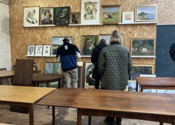 Malerier lokker kunder til hos Gammelt Guld i Sæsing. Foto: Palle W. Nielsen