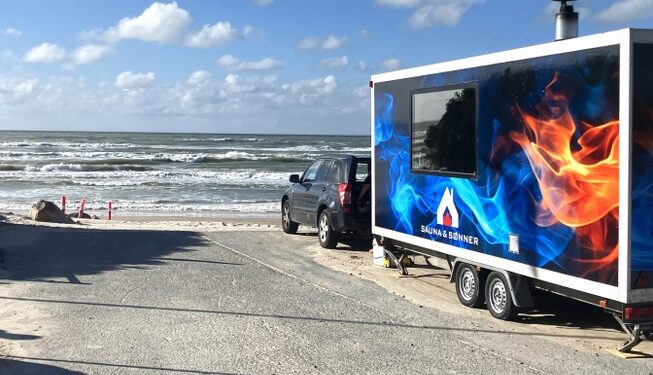 Giv dig selv en pause og lad gusmester Jens Bach forkæle dig med afslapning, skønne dufte, varme, velvære og fællesskab i mobilsaunaen ved stranden i Tversted. Arkivfoto: Palle W. Nielsen