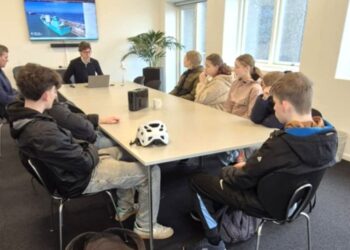 Navnet ”Brobyg Nord” kommer af visionen om at bygge bro mellem folkeskolen og arbejdslivet på Hirtshals Havn.
