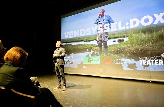 Thomas Klimek (S) præsenterer en film ved forrige års Vendsyssel:DOX. Foto: Nikkie Breinholt Dahm.
