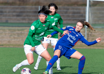 De to japanske spillere Risako Watanabe forrest og Shiho Matsubara er faldet til på Fortuna-holdet. De spiller spændende bold, yder holdindsats og er inspirerende for holdets øvrige spillere. I Køge scorede de begge på straffespark. Foto (arkiv): Bente Poder.